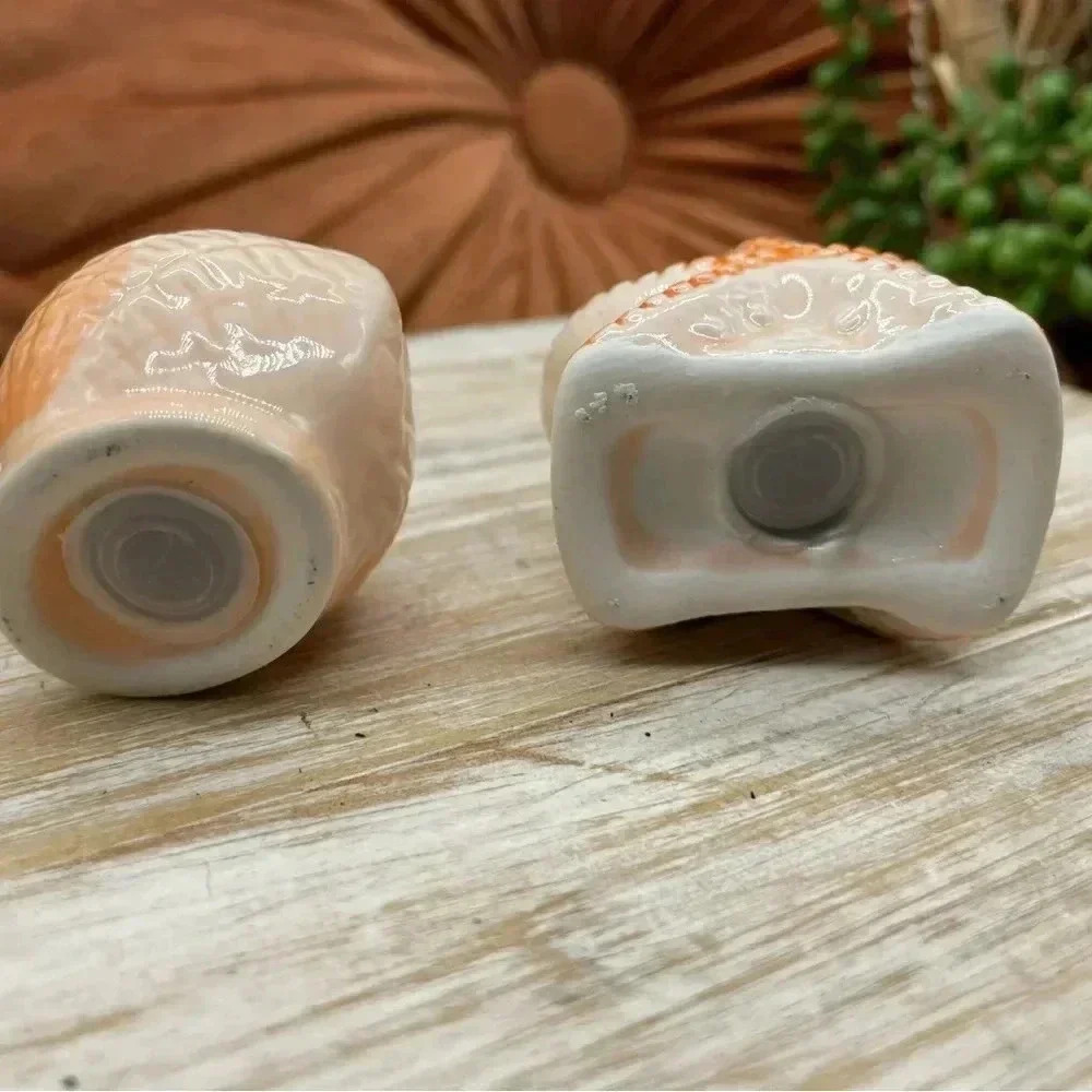 Ceramic Clam and Starfish Salt and Pepper Shakers - Picture 3 of 5